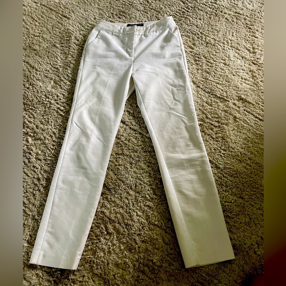 Zara white capri straight leg pants.